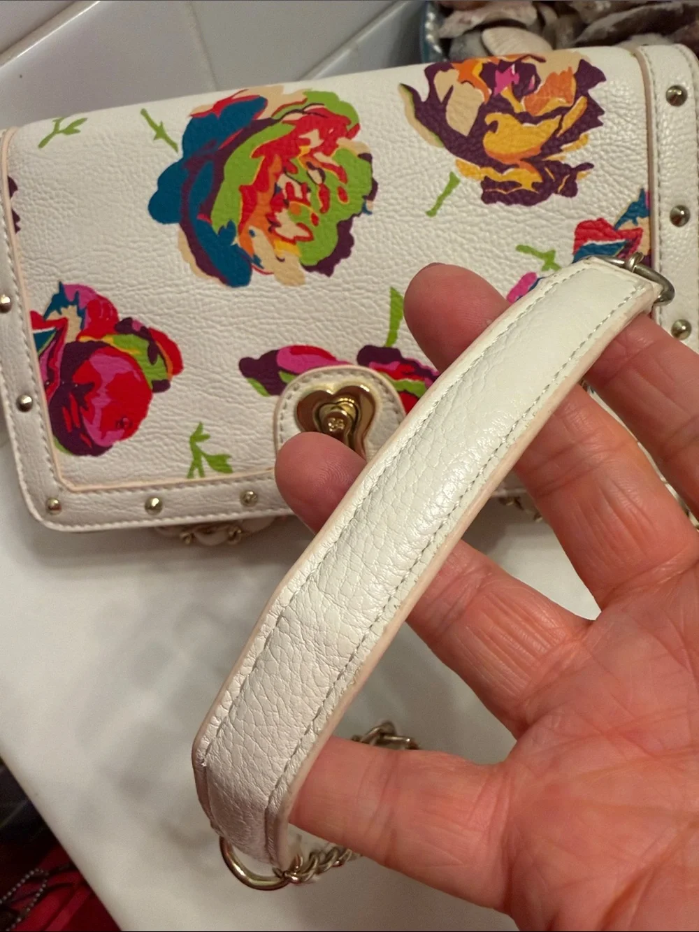 Betsey Johnson White Floral Crossbody with Gold Chain - Picture 3 of 7